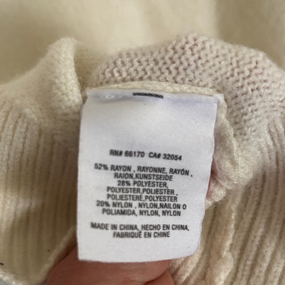 Anthropologie Cream Scoop Neck Off the Shoulder Sweater size Medium - Picture 5 of 11